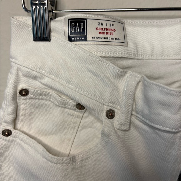 GAP Mid Rise Girlfriend Jeans, White, Size 26 / 2 Regular | Retail $80 #725278 - Picture 5 of 16